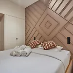 Apartment Notre Dame De Paris By Studio Prestige